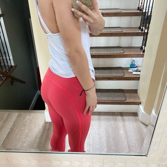 Alo yoga tank top with built in bra - Picture 2 of 5